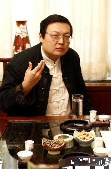 44岁老梁和老婆为事业不要孩子 老婆漂亮知性 二人生活照_腾讯新闻