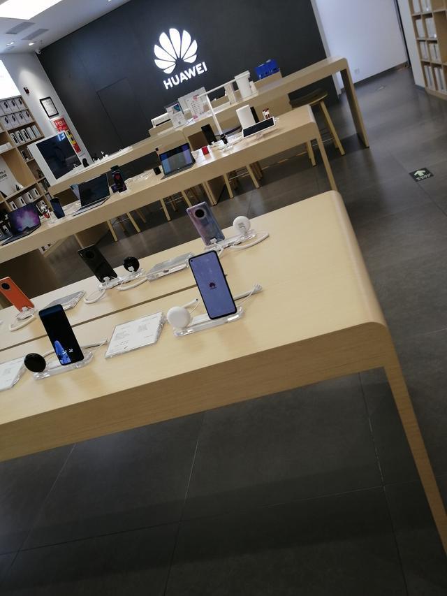 断供首日北京华为线下体验店直击与其说是断货其实就是停产