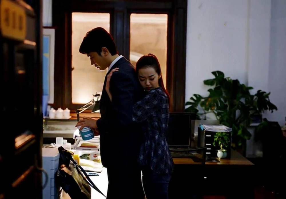 三十而已|《亲爱的自己》撞款《三十而已》，为何难复制其盛况？