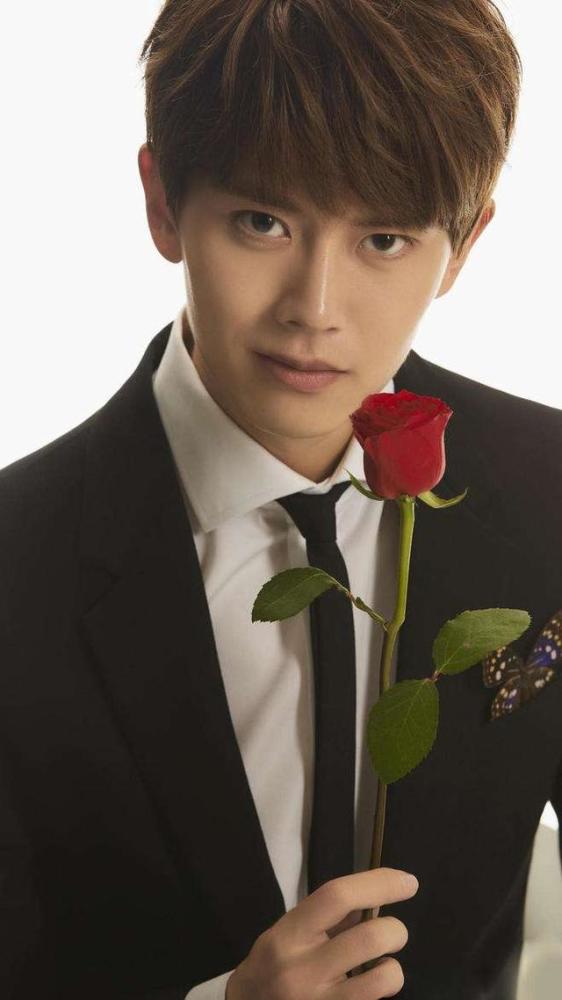 李现|电视好演员奖名单公布，绿组李现张新成在列，宋威龙太亏