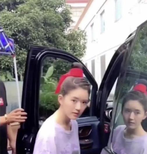 国子监来了个女弟子|《国子监来了个女弟子》开拍，赵露思男装扮相秀气，任豪演男二号
