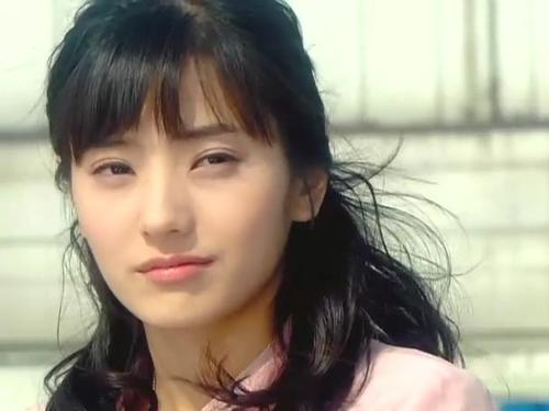 韩彩英25岁时出演了《豪杰春香》,她饰演的高中生成春香乐观向上,打动