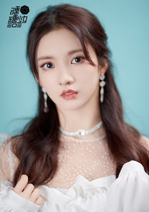 硬糖少女|硬糖少女出道俩月，刘些宁低开高走，队内定位清晰，个人资源不断
