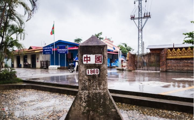 中缅边境情况复杂,真真切切地在边界线上走一遭,才能感到边境工作的