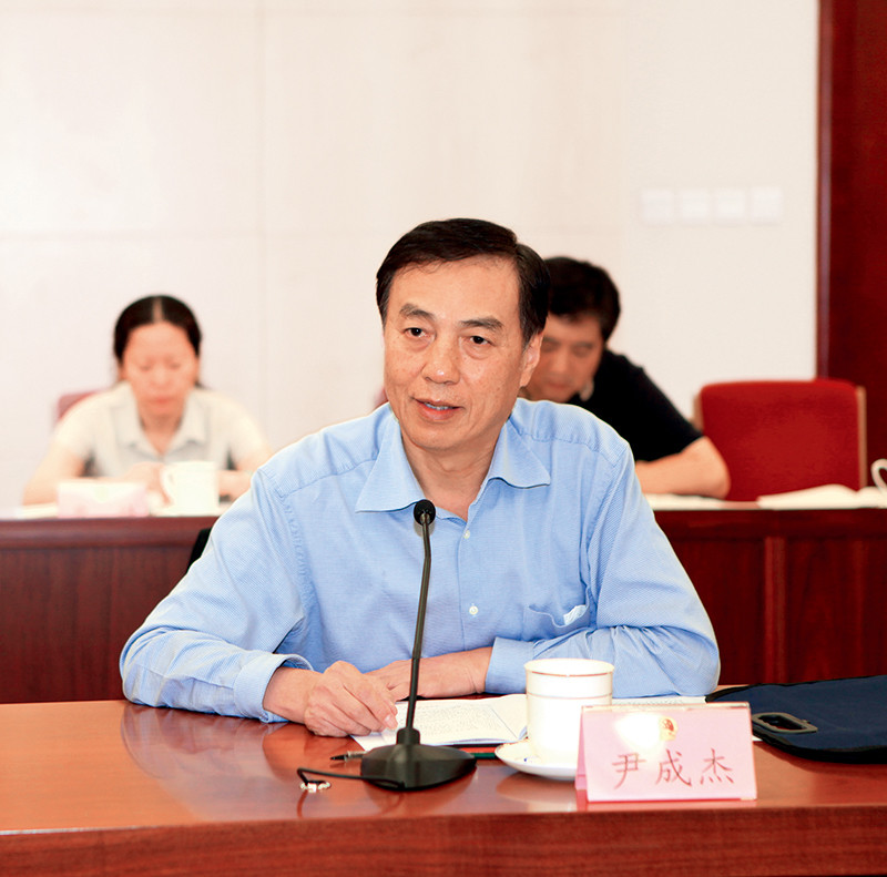 国务院参事室特约研究员,原农业部副部长尹成杰