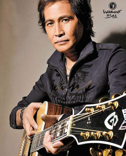 60岁齐秦不服老,发新歌开演唱会,劲头不输年轻人