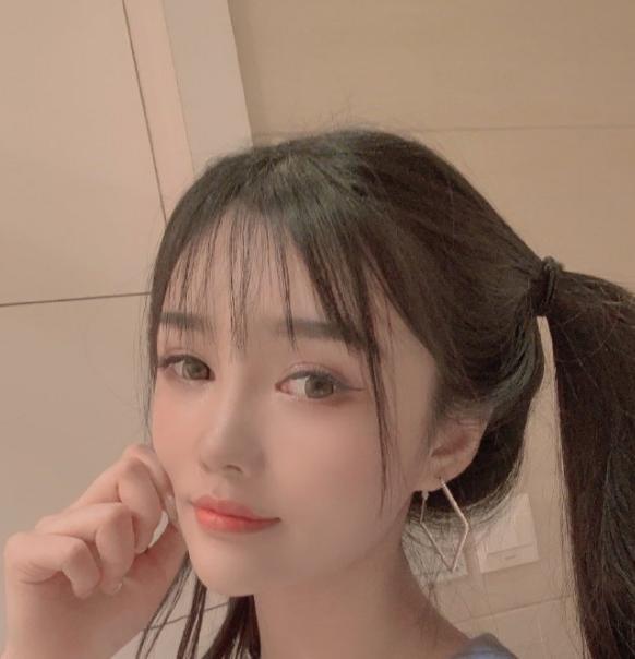 和平精英:虎牙百变女主播柔柔上线,积极健身誓要练出马甲线_腾讯新闻