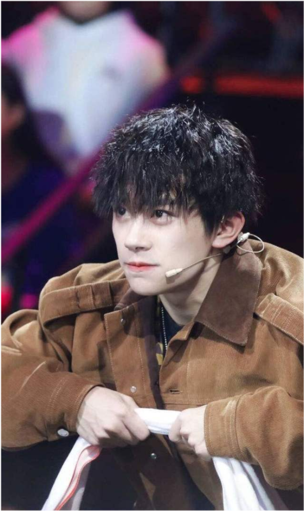 易烊千玺|一人“千”面：易烊千玺短发干净利落，卷发和锡纸烫尽显不同风格