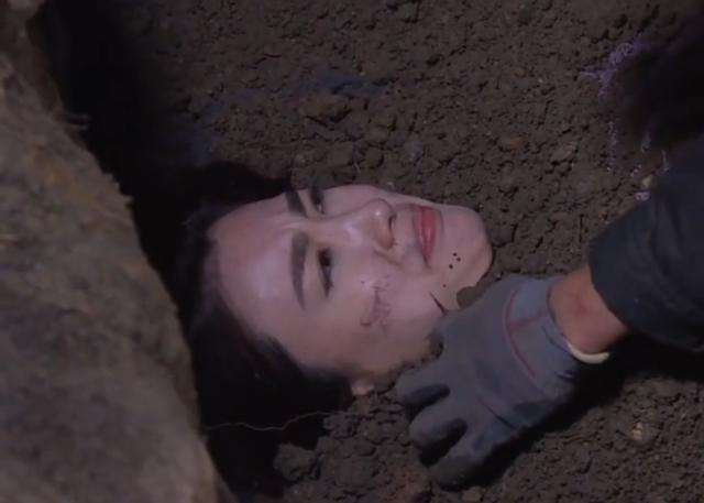 tvb女星太拼命拍活埋戏不要替身网友为其惋惜工资低不值当