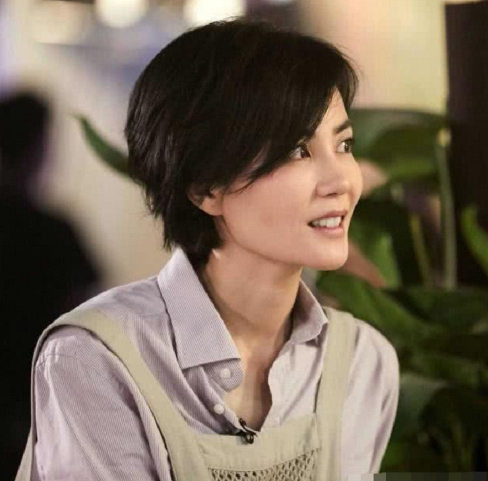 王菲|51岁王菲身材逆天，离开了后期修图，这身材是真实存在的吗？
