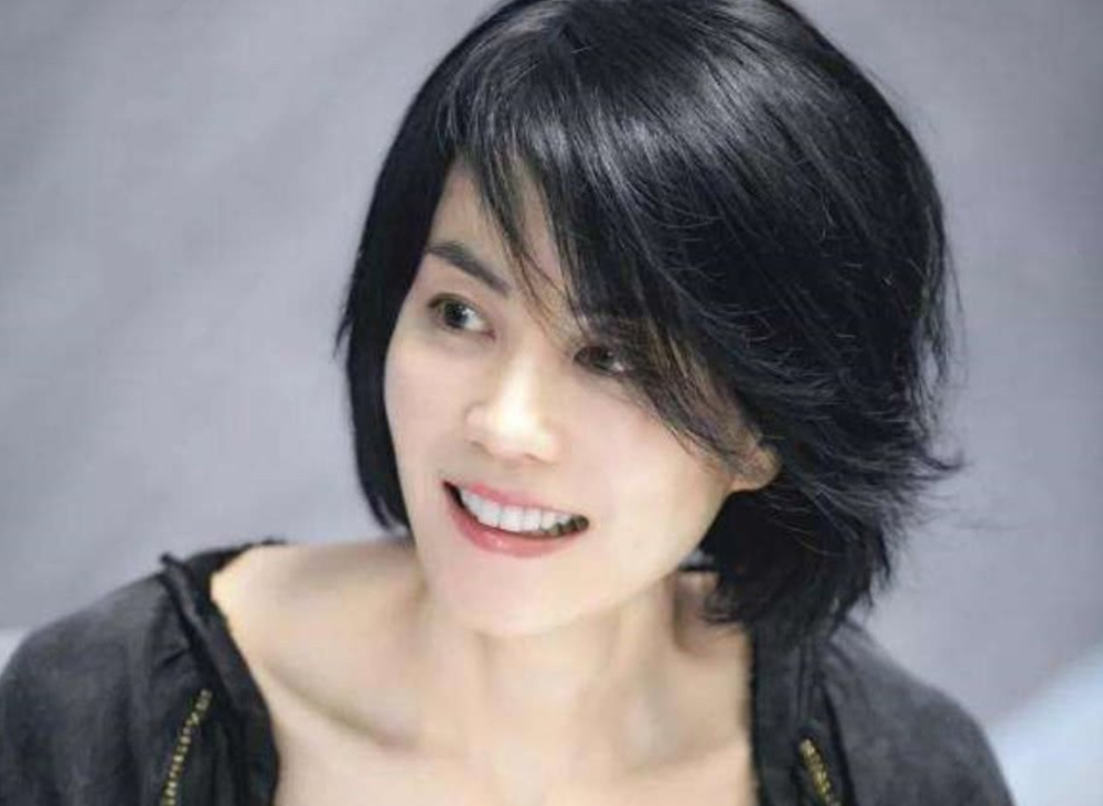 王菲|51岁王菲身材逆天，离开了后期修图，这身材是真实存在的吗？