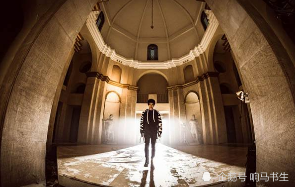 华晨宇|解析了华晨宇30多首歌曲，写了10万字长文，为其总结了12个字