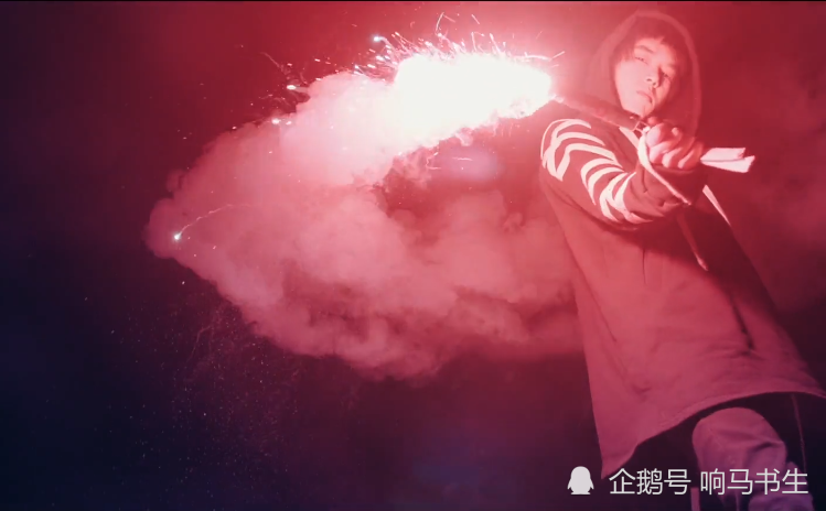 华晨宇|解析了华晨宇30多首歌曲，写了10万字长文，为其总结了12个字