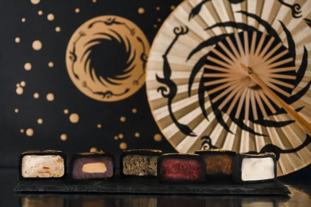 月饼|能吃的“太阳神鸟”、超酷的月球灯·今年的文创月饼，爱了爱了