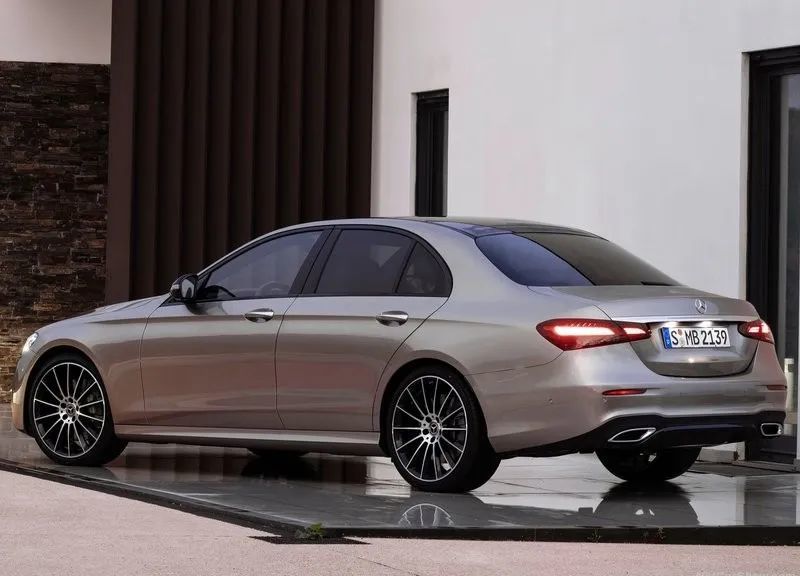 北京奔驰|北京奔驰新E级下线，新车3大亮点两款外观套件！