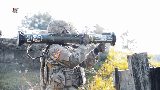 售价仅1400多美元用完即丢的at4火箭筒是怎么操作的