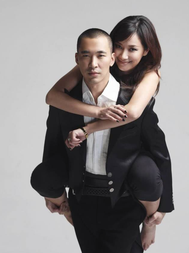 徐静蕾|徐静蕾罕晒与黄立行旧照秀恩爱，回忆两人甜蜜画面直呼当初好可爱