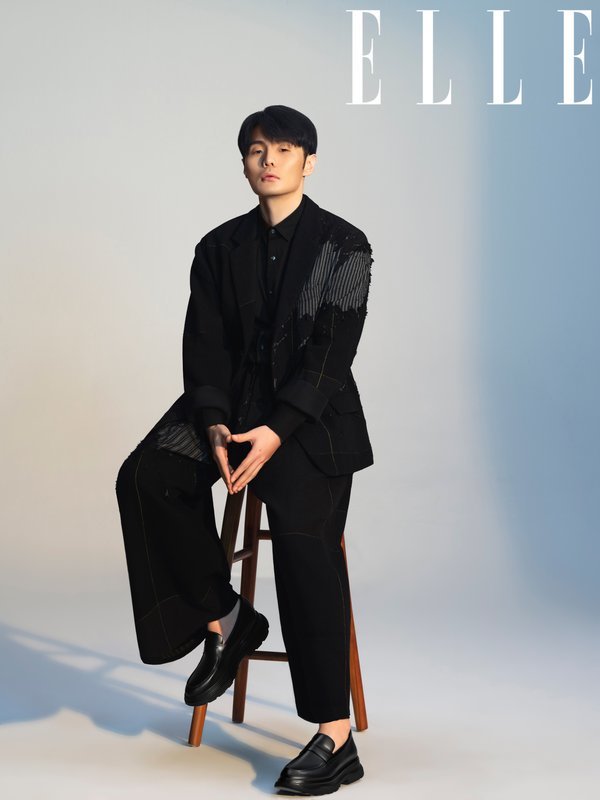 elle,百丽国际与李荣浩一起发布《李荣浩的追光邀约》