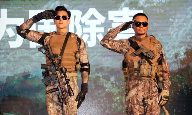 为什么彭于晏在出席一些活动中 敬的是英式军礼呢 英国 军事 英国皇家海军 彭于晏 加拿大 军事 军礼