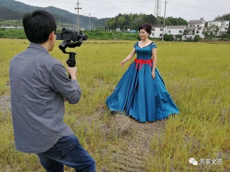 芳菲文艺爱的延续中国职工音乐家协会芜湖工作部常务副理事长吴文霞的