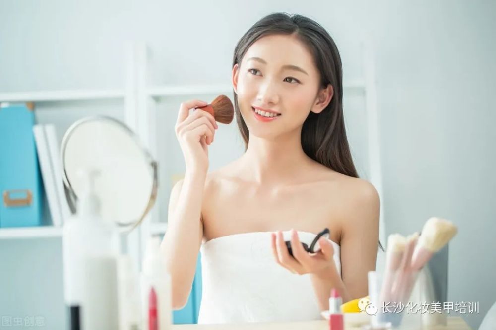化妆过敏要怎么处理？