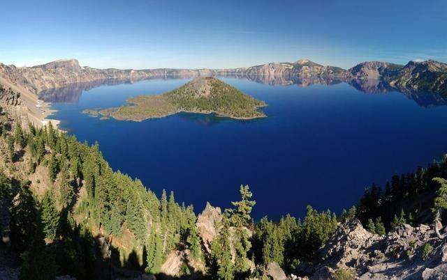 美国境内最深的湖泊 100年前被设为国家公园 可见度达30米 火山口 火山口湖国家公园 火山口湖 湖泊 美国 旅游 贝加尔湖