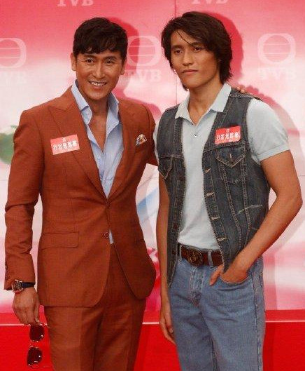 马德钟儿子又被指看着比爸爸老只能说脸大吃亏