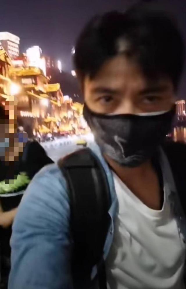 张晋|影帝张晋低调现身街头，竟无一人认出？遭网友调侃人已过气