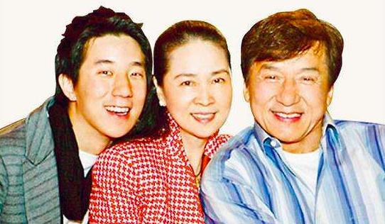 成龙|成龙豪宅因欠税才无法过户？被曝太节俭连别人掉下的饭粒都捡来吃