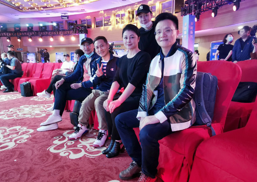 周弋楠|周弋楠身材直追关婷娜，《乡村爱情》蹭魏大勋热度，第14部要拍了