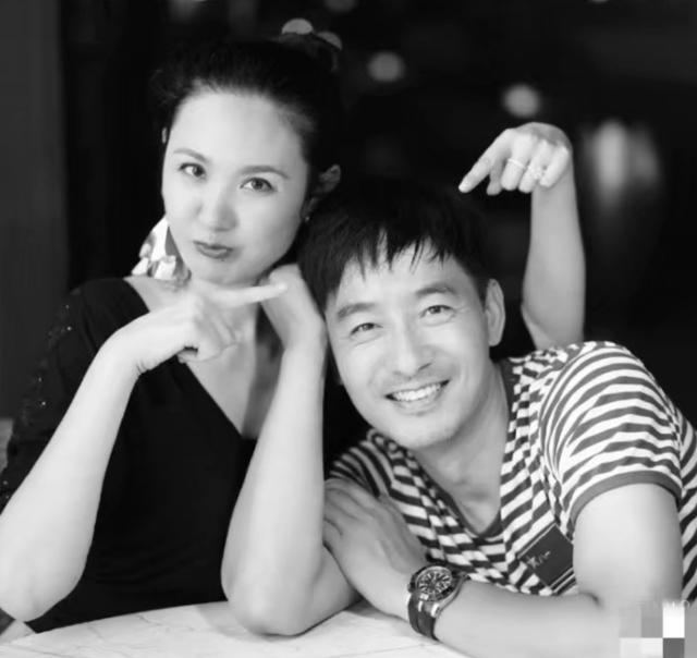 程莉莎|程莉莎为买衣服使美人计，撒娇卖萌还壁咚，老公被一吻沦陷