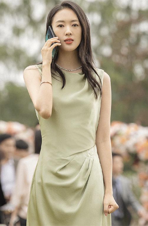 简单款穿出大牌风跟着顾佳学穿搭知性大方