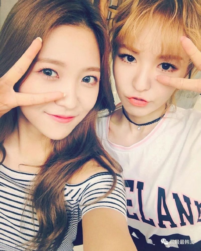 yeri真的是一个敏感多情的女孩子,她感受到了wendy受伤期间的痛苦无奈