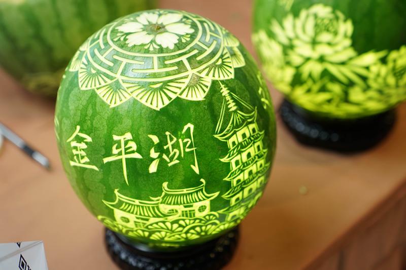 长三角美食摊位绵延数百米上海锦江乐园举办江南吃货节