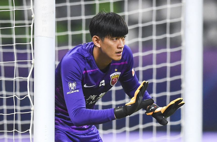 颜骏凌展现1号国门实力 连对方主帅都称赞他_腾讯新闻