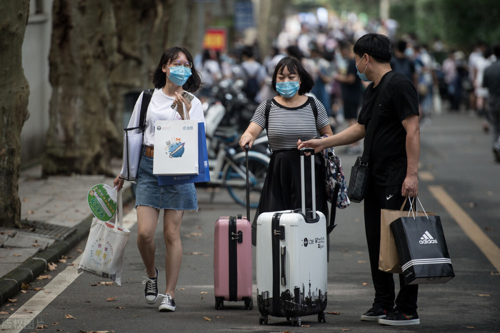 被内地985高校调剂录取 考生开学却后悔 想复读重考去上海值得吗 腾讯新闻