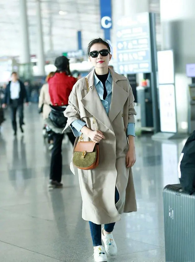 高圆圆新造型成"中老年模特",容易显老的驼色,怎么穿出高级感