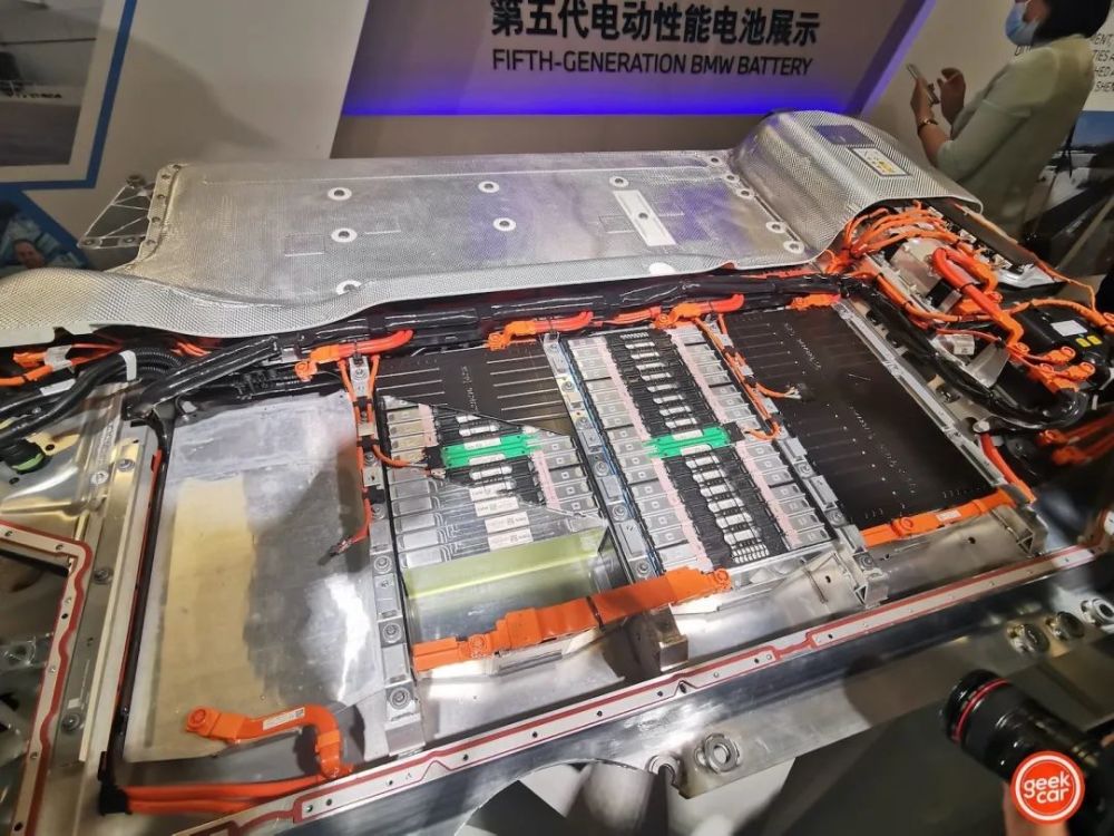 电芯运到沈阳之后,在华晨宝马的电池工厂被组装成模组和 pack