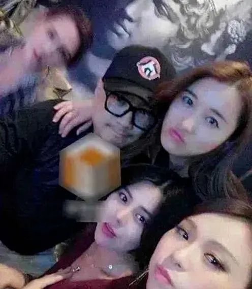 绯闻|中年叔圈集体闹绯闻的一天，怎么就他没人嘲？