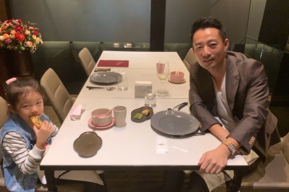 汪小菲|汪小菲离家数月惹绯闻，空降粉丝群向大S表白，誓要共度结婚纪念日