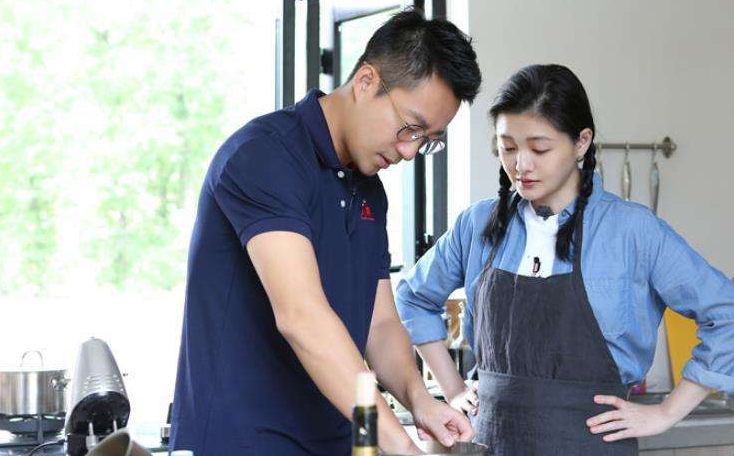 汪小菲|汪小菲离家数月惹绯闻，空降粉丝群向大S表白，誓要共度结婚纪念日