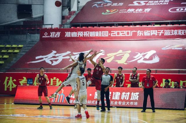 4.孙伟心浙大名宿,实用内线,有中投也有勾手,内线技术比较扎实.