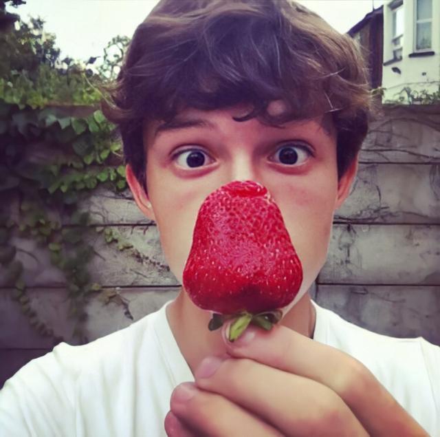 汤姆·赫兰德|年仅24岁亿万富翁诞生！96年的荷兰弟资产过亿，网友：不愧是我崽