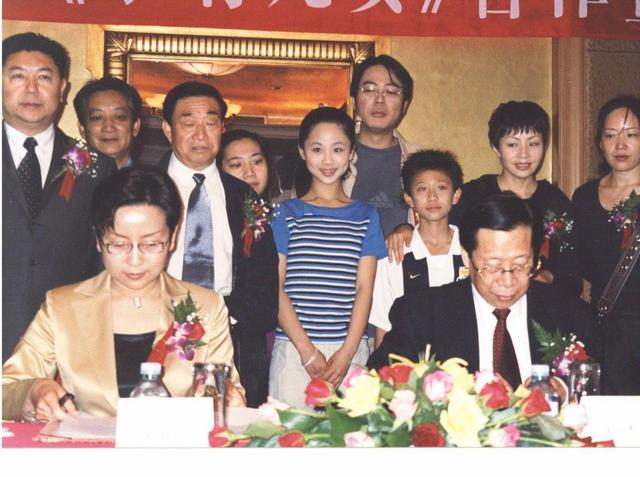 杨紫|花22年“迷恋”赵薇，杨紫果然是女明星中的社交典范