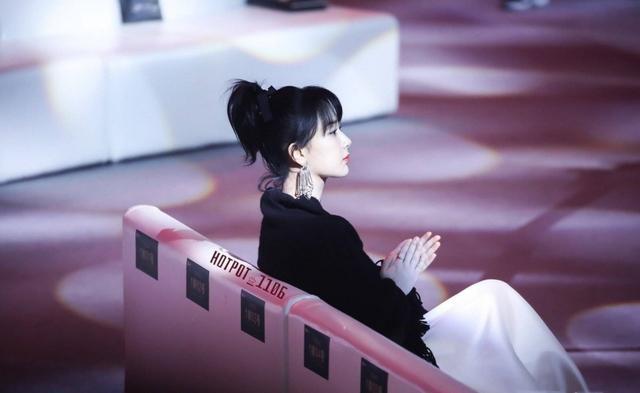 杨紫|花22年“迷恋”赵薇，杨紫果然是女明星中的社交典范