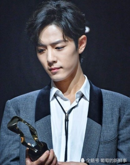 最美逆行者|肖战新剧上新闻联播，还登陆了泰国热搜，又被康辉点赞