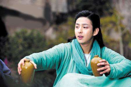 慕容复|天龙中，慕容复杀害扫地僧，为拯救江湖，段誉吸收虚竹三百年内力