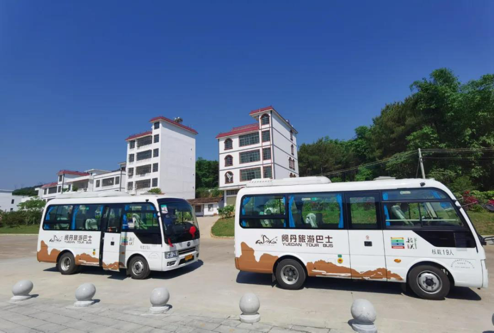 开通了阅丹公路旅游专线巴士.