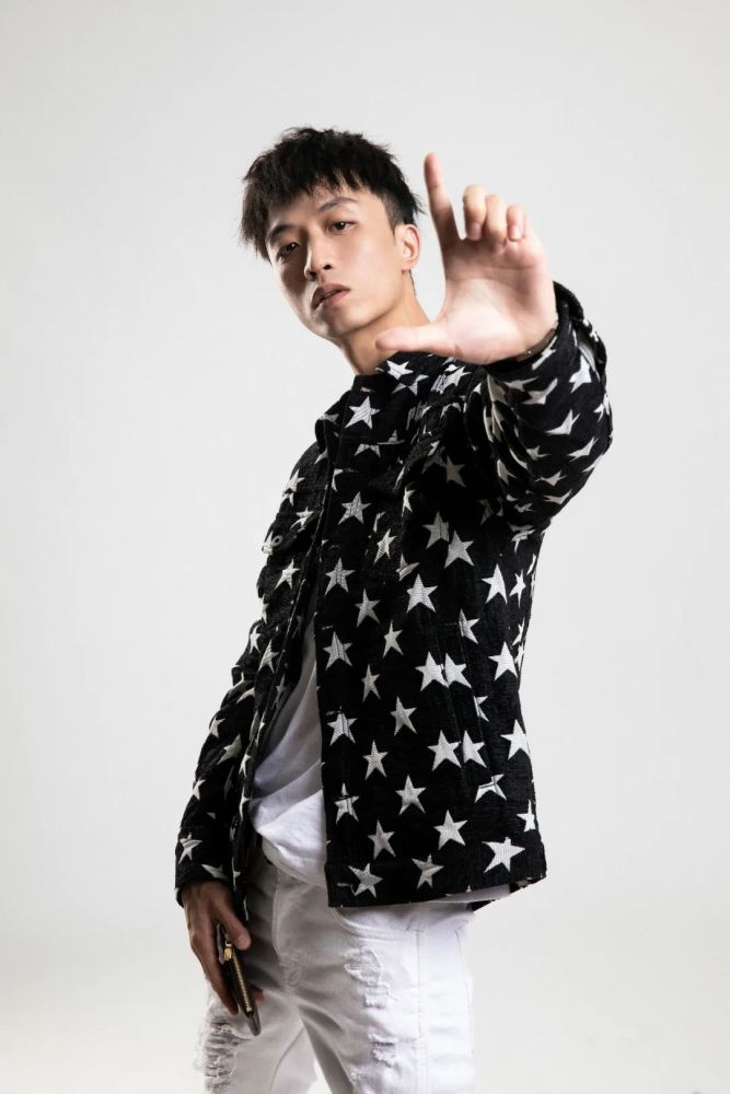 本届黑马选手威尔知名说唱厂牌gosh成员希介battlemc冠军,快嘴flow