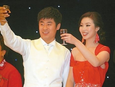 2009年,韩鹏和甄珍结束8年爱情长跑,走进了婚姻的殿堂.